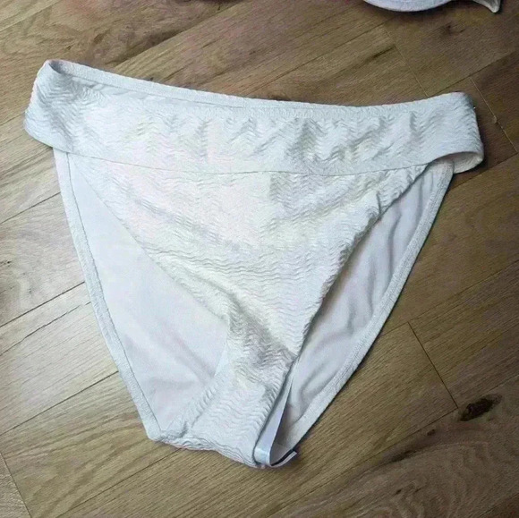 NWT SANCTUARY Bikini size XL top and bottom color  beige very Nice ! - Picture 2 of 11